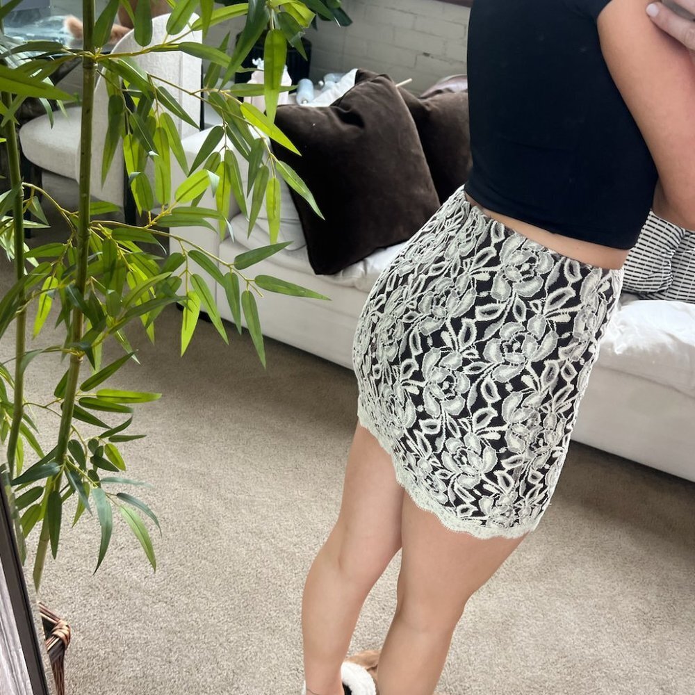 patterned skirt - Picture 4 of 10